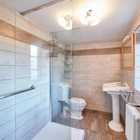 Host & - Oldcorn Apartment *